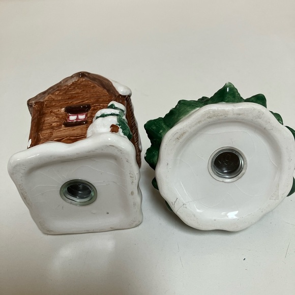 Christmas Salt and Pepper Shakers Glossy Xmas Tree and Santas Cottage - Picture 5 of 7